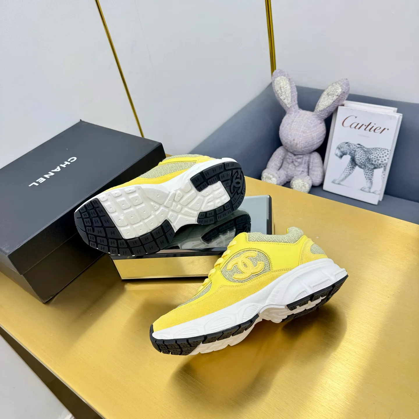 p700🐮🐮Upgraded version, upgraded version, upgraded version! No rebuttal accepted! ! ! ! Chanel Chanel dad shoes, couples' model for men and women - 2025 top casual sneakers in the counter. This classic design; the upper is electro-embroidered with various techniques; ❷The inner lining is made of: original Yangli + net ❸The outsole is based on: the original TPU combination outsole. The full set of boutique packaging for women 35–41